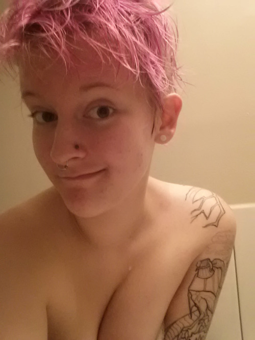 drippy-kitty:  Feelin’ cute today, so have some pre and post shower selfies. I figured these would fit in better on my blog where boobs are the norm. xD