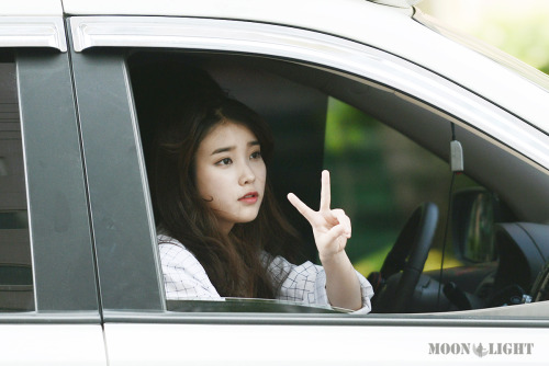 iumushimushi: 20130616 IU leaving Inkigayo cr: Moonlight