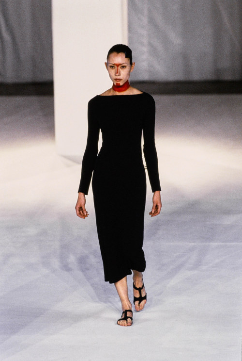 de-con-struction: Hussein Chalayan Spring/Summer 1998 