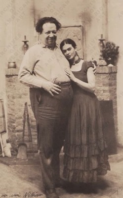 simplemente-fridakahlo:  Que es un blog de Frida Kahlo sin Diego Rivera  •&quot;Diego era todo: mi niño, mi amor, mi universo&quot; -Frida Kahlo  * “Yo me he dado cuenta que lo más maravilloso que me ha pasado en mi vida ha sido mi amor por Frida”