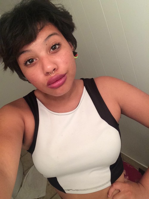 letsgetnakedanddojumpingjacks:  Can I be yours?
