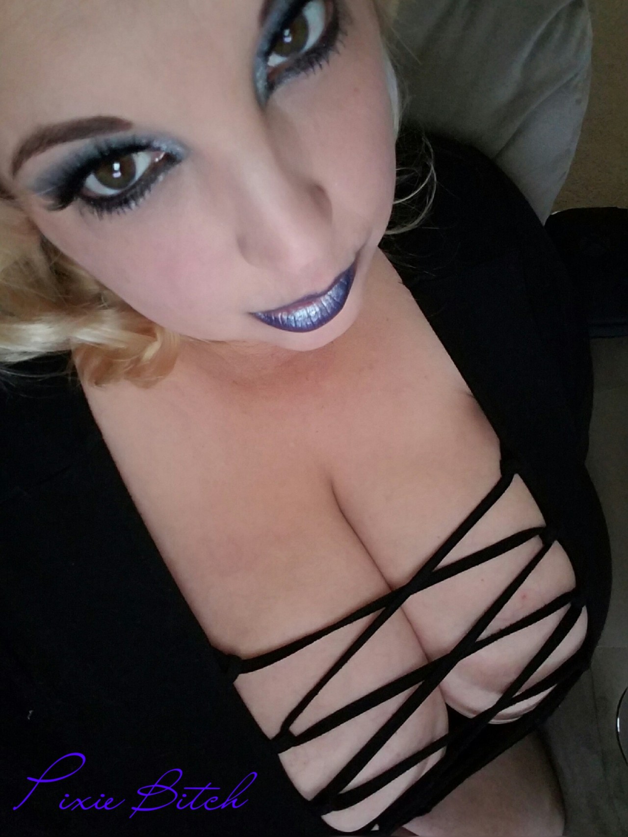 pixie-bitch75:Frostbite n’ Blue with a little titty peek too…  💜kisses,pixie💜