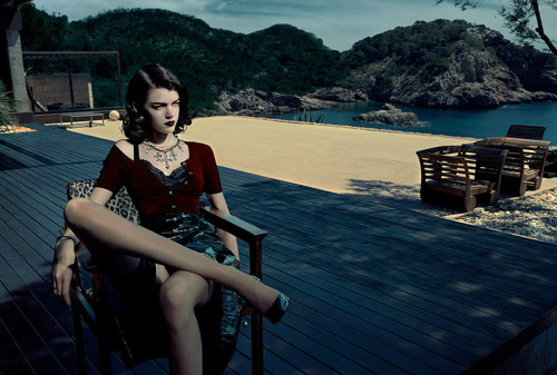 covercampaigneditorial:  German Beauty Antonia Wesseloh az olasz Marie Claire októberi számában Képek: Jacques Olivar Styling: Elisabetta Massari http://www.youtube.com/watch?v=-0m1PYn3qBg