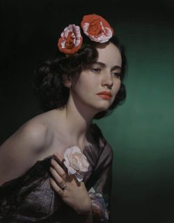 jeannecrains:Teresa Wright photographed by