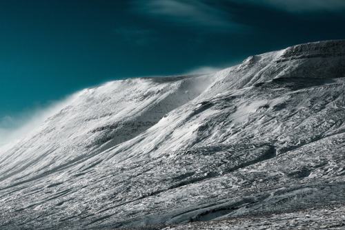 landscape-photo-graphy:Vibrant Blue Landscapes Photographed by Nydia Lilian