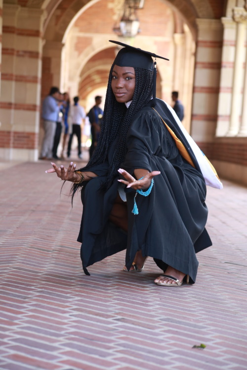 passionjuicespot:  ayejiahchillout:  dijpoetess:  When I told ayejiahchillout there would be a Grad School Grad Squat, i wasn’t fuckin playin!!! This squat says “Look who UCLA messed around & gave credentials to… A real one”  YES BABYGIRL.