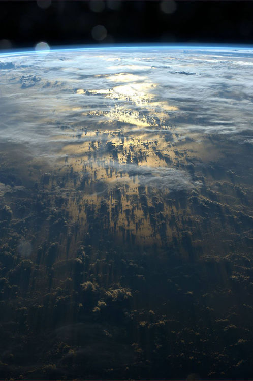 nevver:  Thousand mile long shadows 