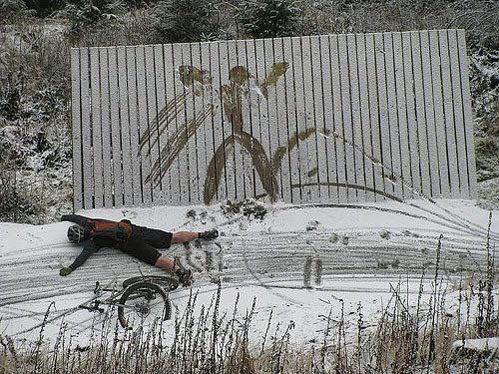 the-absolute-funniest-posts:  tastefullyoffensive Extreme Snow Angeling  (via/follow