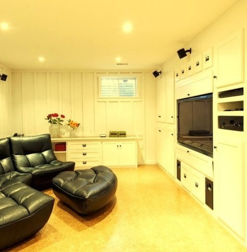 Underground - Basement Mid-sized Traditional Underground Basement Design With A Cork Floor And A Yellow