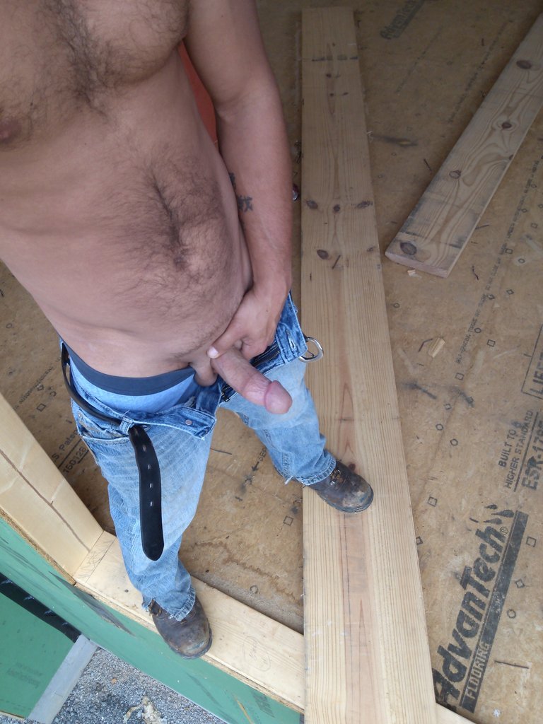 randydave69:  realmenstink:  gweisen:  2sthboiz:  mmmm hot house builder trade  Those