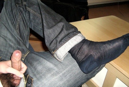 jjsocks09:  sniffingsocks:  WOULD YOU SMELL MY SOCKS WHILE I J/O DUDE??  Yes please