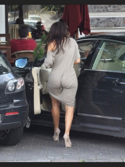 iluvbbwass:  I’d dig this out with my tongue  #iluvbbwass#  That ass is eating that dress