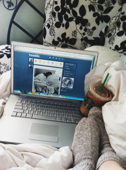 shy-blue-eyes:  lazy sundays 