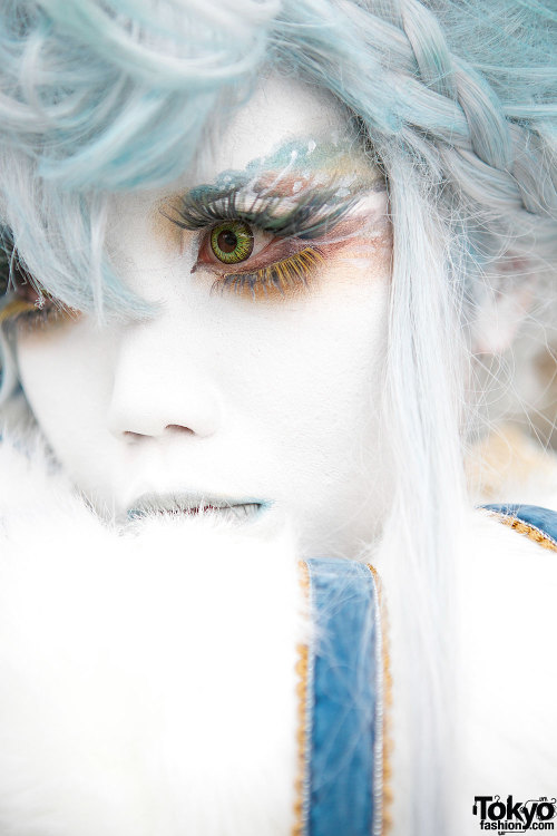 Japanese shironuri artist Minori on the street in Harajuku with a vintage and handmade look features