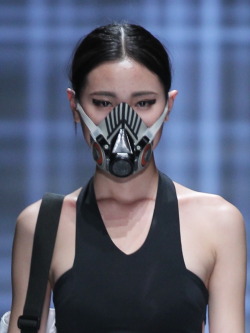 anammv:  Smog masks at QIAODAN Yin Peng S/S 15 China Fashion Week 