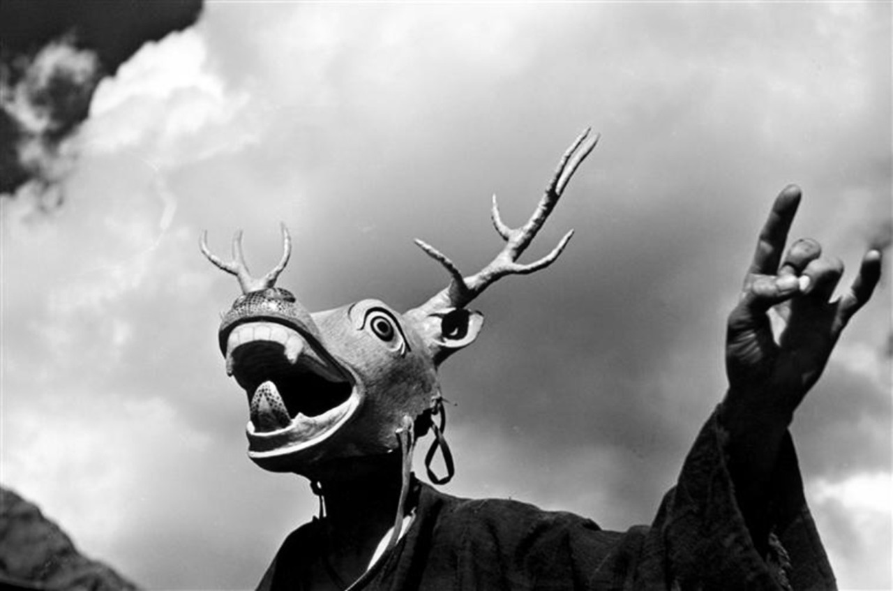 Fosco Maraini - Danse avec un masque de cerf, Monastère de Kirimtse, Vallée de