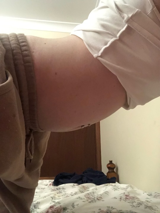 bloatedbelly424:Yay 🤤🤤 stuffed and tight 🥵 