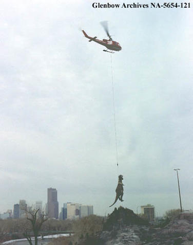 vintagegeekculture:Dinosaurs being flown by helicopter into Calgary Zoo, Alberta, 1980. 