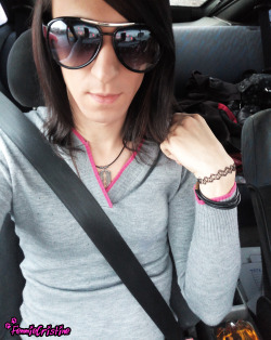  Some older selfie x3 I&rsquo;m rocking that sunglasses right? xd   