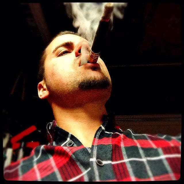 oregonleatherboy:     I dont support smoking, but visually I think it is really aesthetically