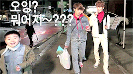 jongdabae:  Hanwoo Team sharing their ice cream with a little kid 