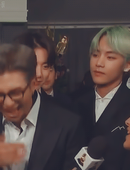 Featured image of post Taehyung Grammys Gif