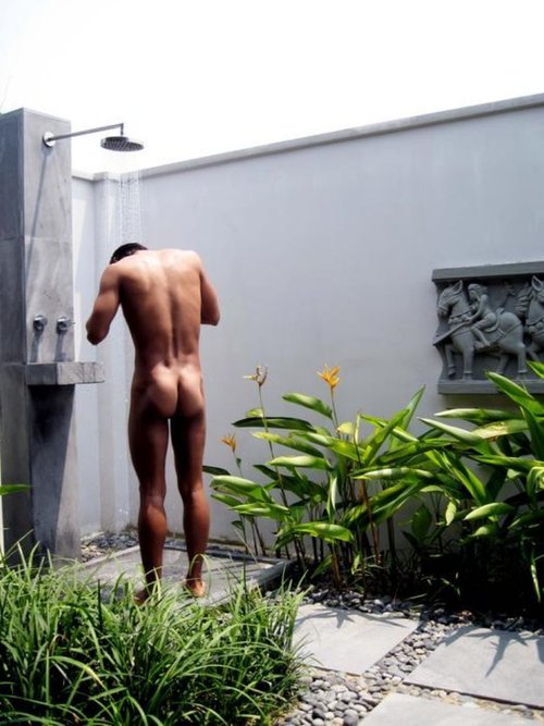 XXX lelakiasia:  Shower photo
