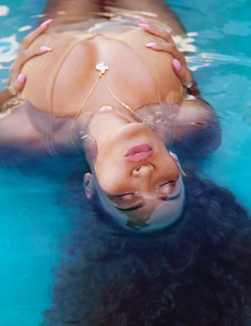 gotmelookingsocrazyrightnow:    Beyoncé for Flaunt Magazine   