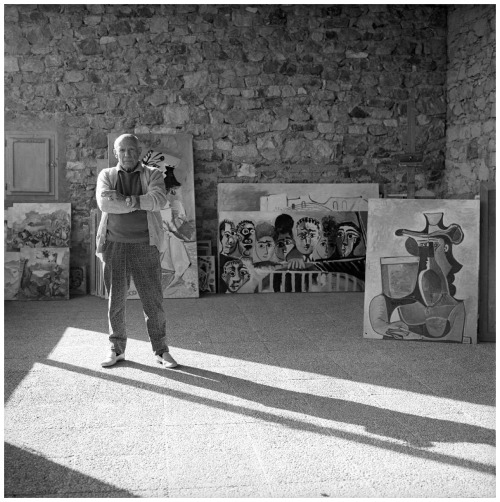 lapitiedangereuse: Pablo Picasso At His Home In Mougins, 1965
