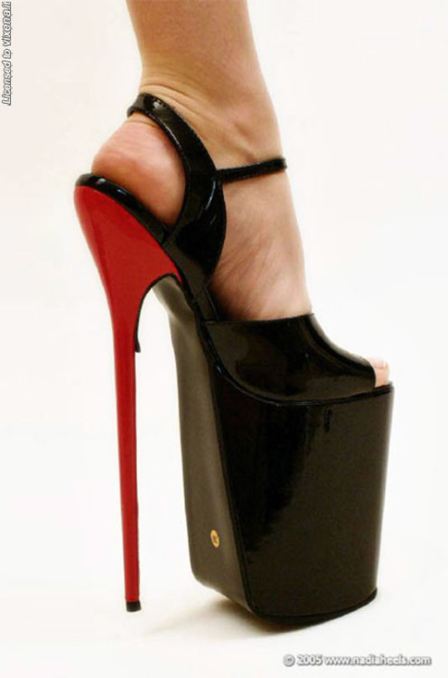 scofield007:  BEAUTIFUL HIGH HEEL PLATFORM EXTREME Hot On Heels // www.hot-on-heels.com