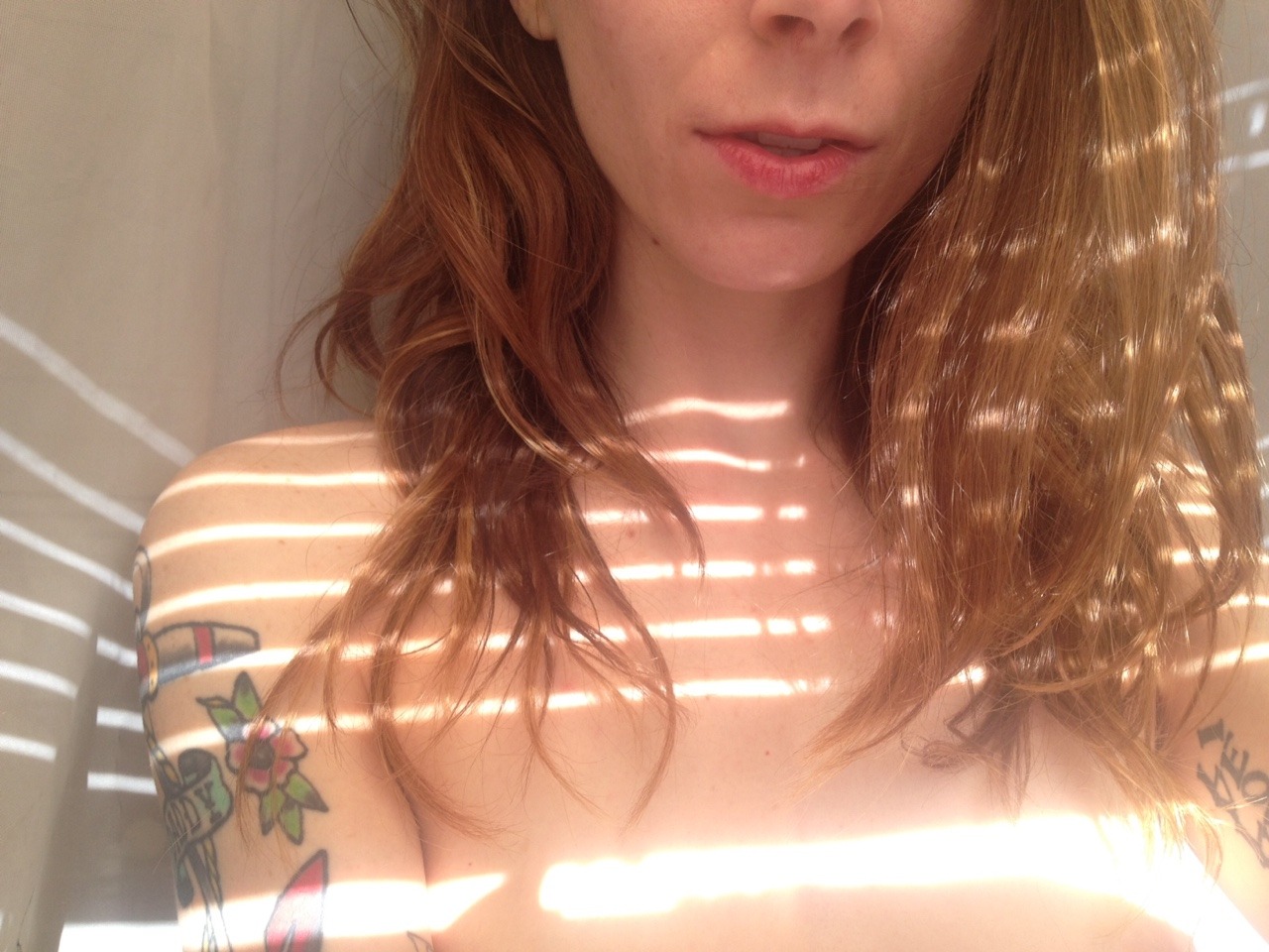 mmlauravanilla:  Goodmorning, smoke bong, back to sleep.