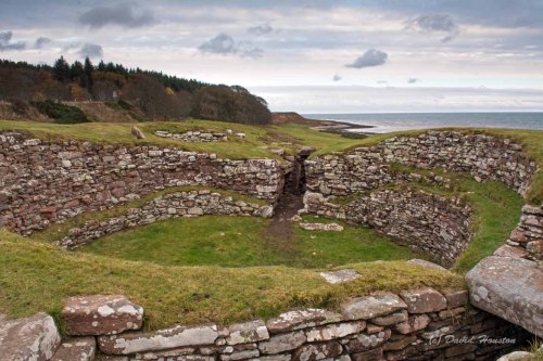 highlandfocus: Carn Liath Broch  This wonderful Broch, one of many in Sutherland and Caithness,