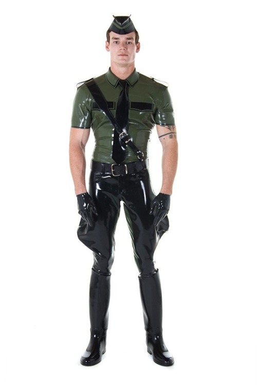 freakshow4fun:  Hot uniforms 