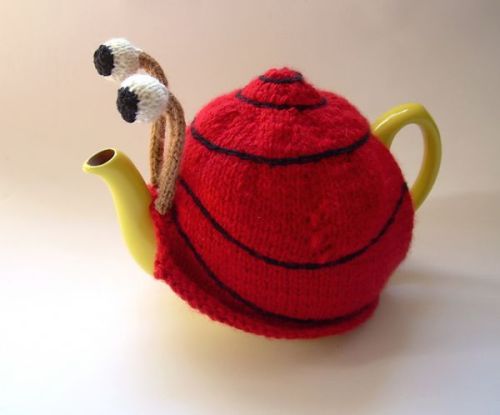 archiemcphee: Ravelry contributor Anke Klempner used her creative knitting skills to realize something that we’ve long suspected: teapots look a lot like snails. Anke designed an adorable teapot cozy that accentuates the teapot’s resemblance to a