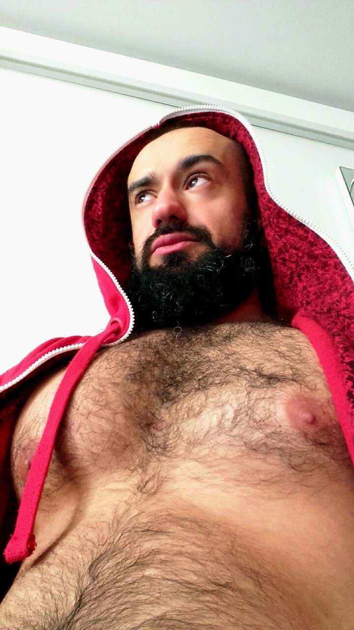 masterjoao:  I put a spell on you…    Come worship me 