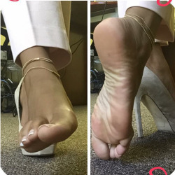 texasmadetexasraised:  #ebonyfeet 