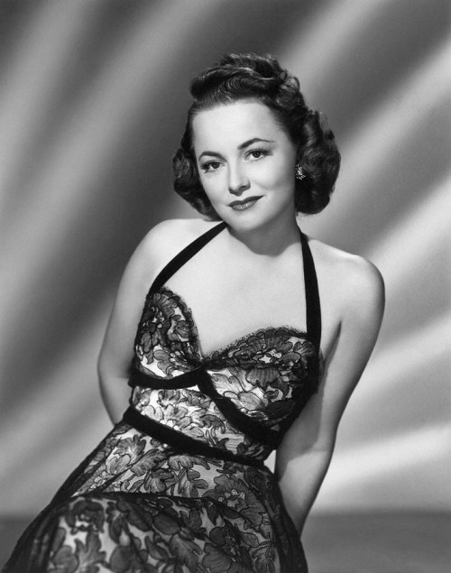 missgretagarbo:Olivia de Havilland, 1940s