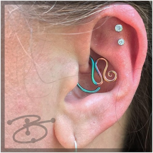 Some fun piercings from today. Fresh Daith with niobium jewelry anodized in House Green and ‘Rose Go