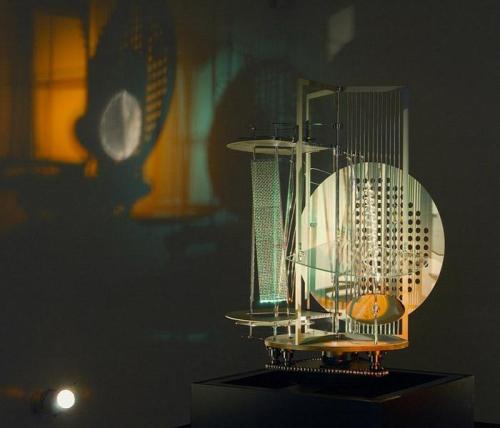 László Moholy-Nagy’s seminal kinetic sculpture Light Prop for an Electric Stage (1930). © Estate of 