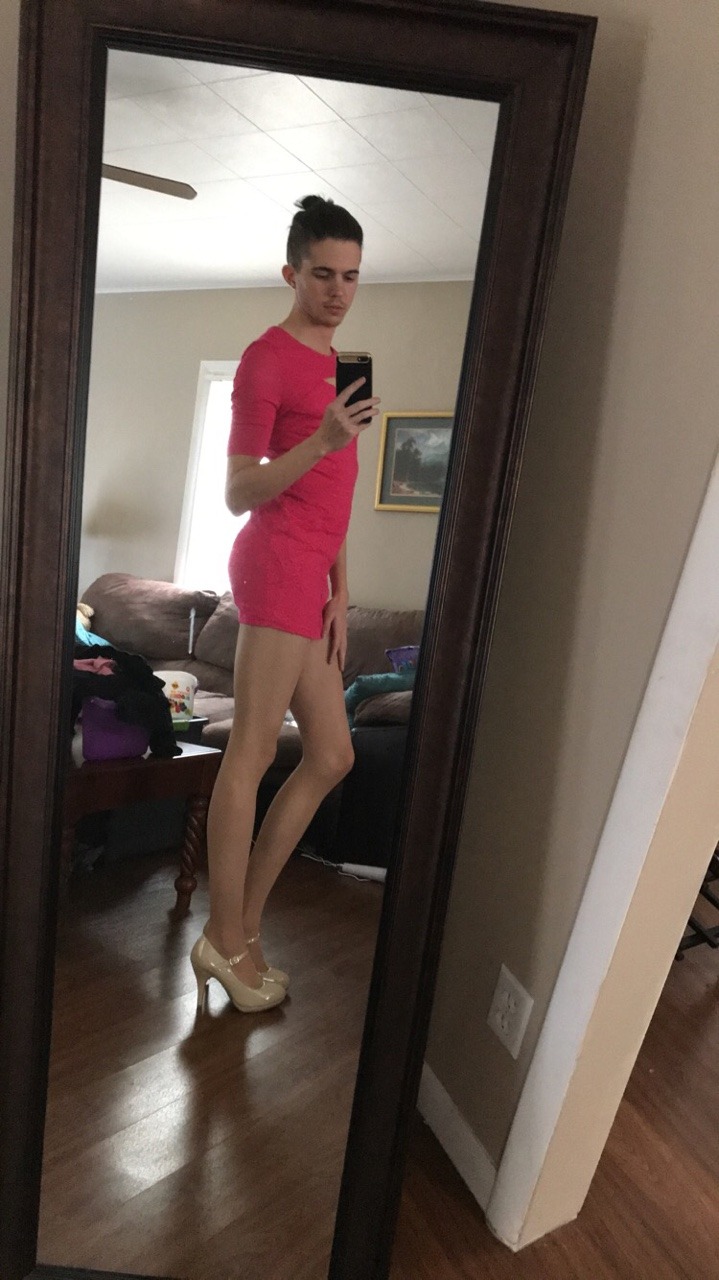 officialjuniperswift:  In love with my new nude heels and fishnets!