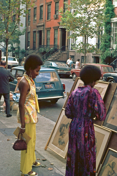 fuckyeahvintage-retro: Greenwich Village in NYC, 1971 (via)