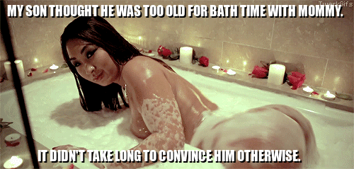 familygame:  Bath time with mommy.