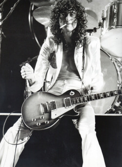 mymindlostme: Jimmy Page / Led Zeppelin  guitar