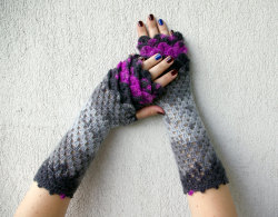 sosuperawesome:  Fingerless gloves by mareshop on Etsy • So Super Awesome is also on Facebook, Twitter and Pinterest • 