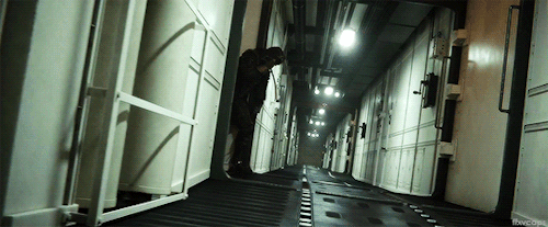 Kingsglaive: FFXV Pelna Checking If The Coast Is Clear