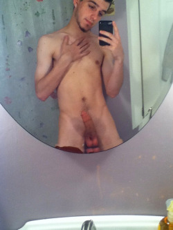 Drkipper:  Mjhgay:  Want Suck That Hard Cock An Lick Bath His Body Yummy  Hot Guys!