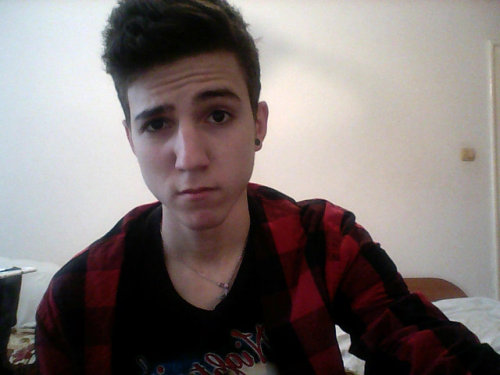 lumberdudecal:Home alone and bored :D 