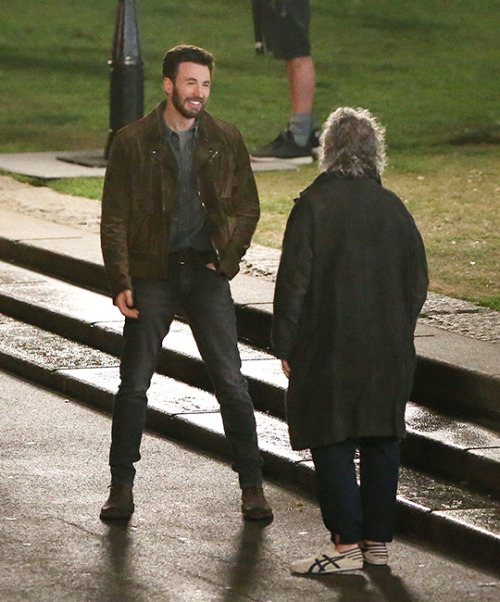 luvinchris:Chris Evans - on the set of Ghosted 