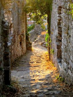 bonitavista:  Stari Bar, Montenegro photo via dejean