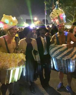 gayweho:  West Hollywood Halloween Carnival #studmuffins #sexycupcakes #iwannalickupalldatfrosting #tastylooking… https://t.co/uf7REIzRnA